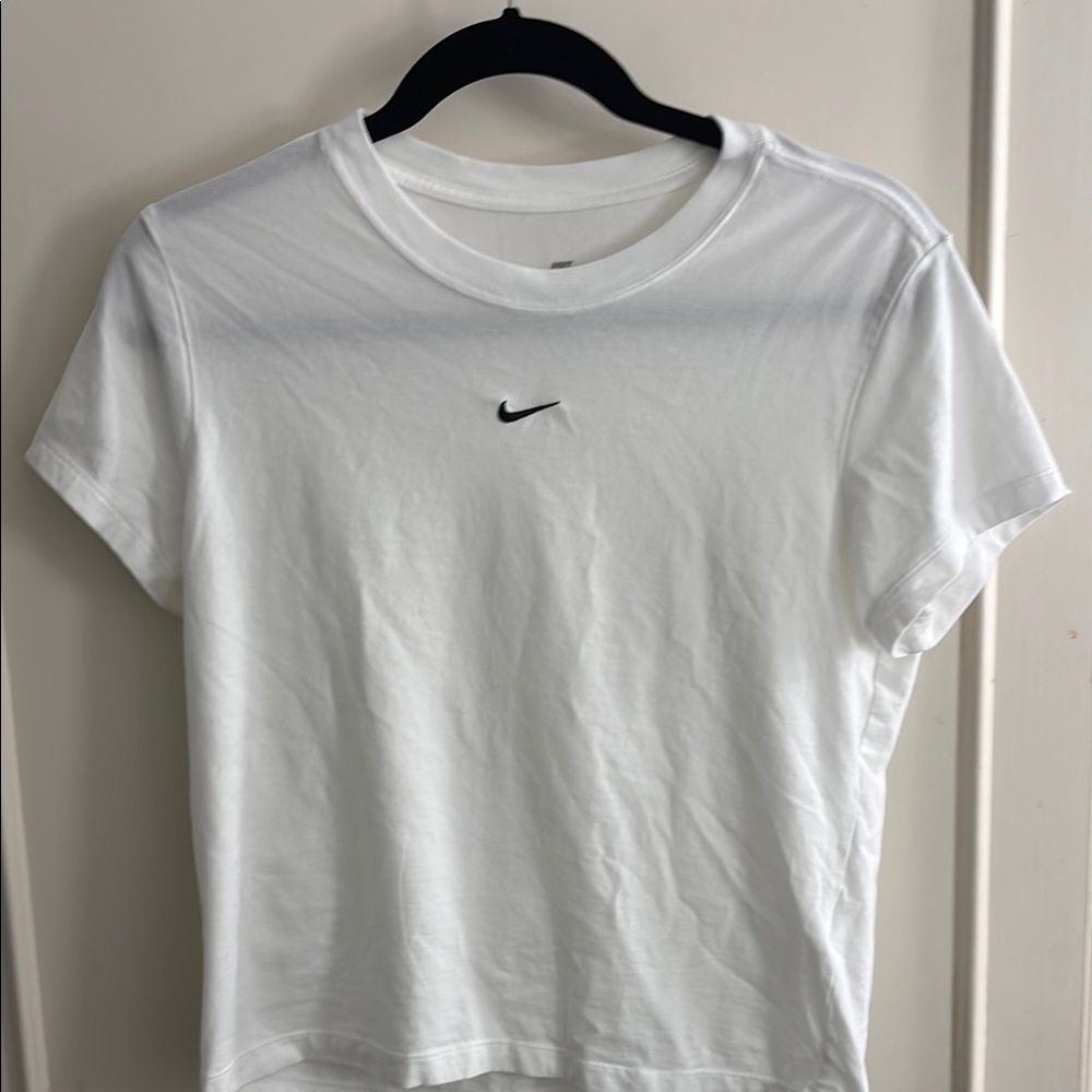 Nike White Crop Fitted Short Sleeve Tee